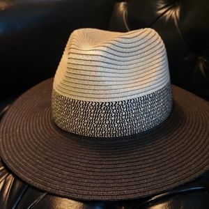 NWOT: Sun hat - Black and natural